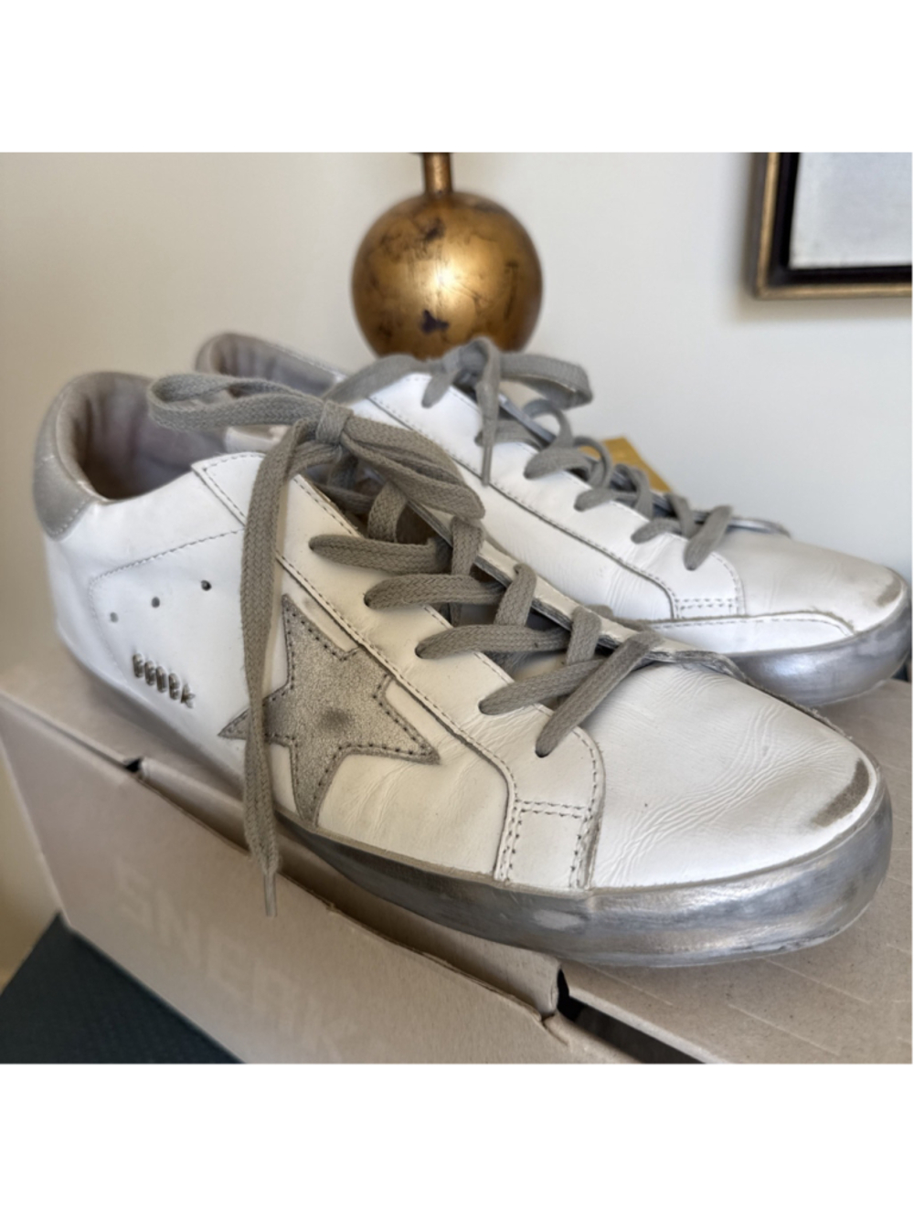 GOLDEN GOOSE SUPER-STAR LOW TOP WOMEN'S SNEAKER WHITE SILVER STAR 10.5-11 / 41EU